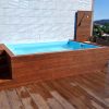 piscina-prefabricada-pequena-rectangular-de-poliester-en-alto-Carmela-con-laminas-de-madera-en-atico