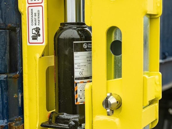 Bequilles-de-levage-pour-container-CONFOOT-CFU-4W